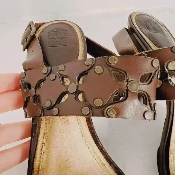 Frye Skye Sandals Brown Leather Chunky Heels Flower Cutouts Rivets Size 9 - Picture 6 of 14